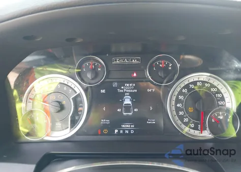 2017 Ram 1500 Sport 4X4 5'7 Box z USA, uszkodzony, nr VIN 1C6RR7MT7HS562611